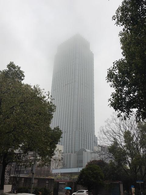 雾中、长沙电信大楼