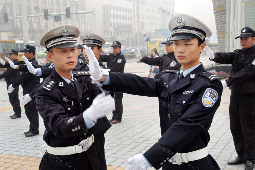 长沙开福交警“传、帮、带”