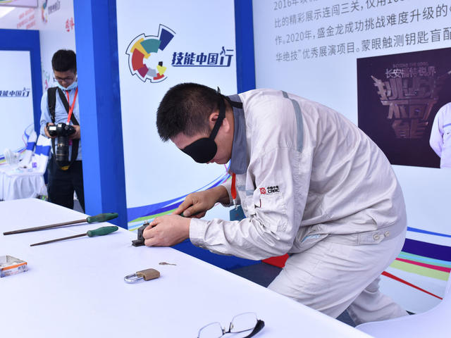 株洲  技能比赛  就业  人社  专业技术人才  工匠  非遗文化遗产  技术比拼  