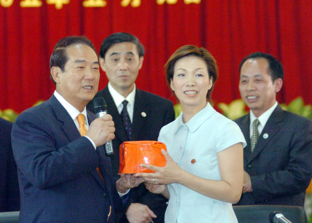 宋楚瑜率亲民党大陆访问团访湘
