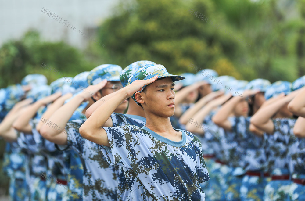 军训 开学 学生