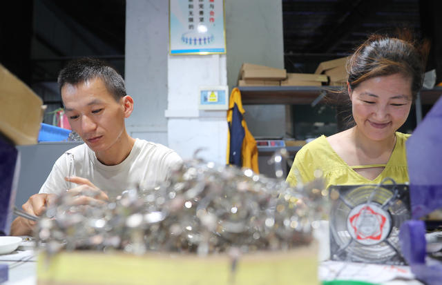 眼镜 生产 特色 工业 小镇 