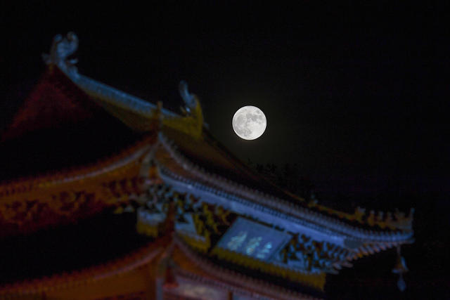  Yueyang Tower Watching the Moon