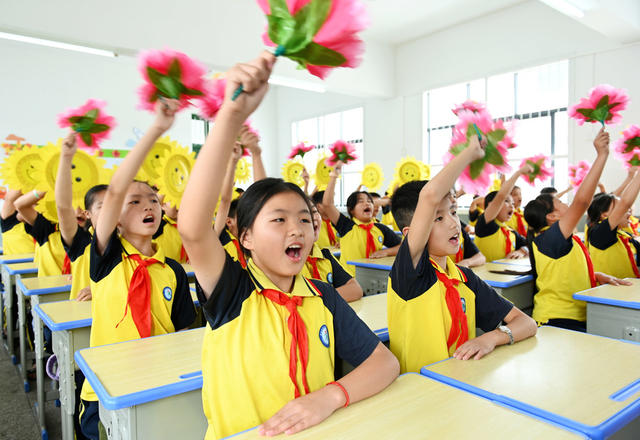 课堂 唱歌 课前一支歌 迎国庆 学校 学生 教育 红色歌曲