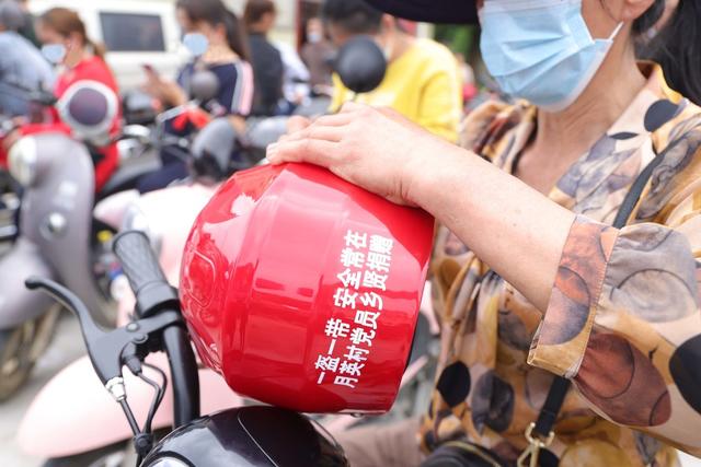 免费捐赠  安全头盔