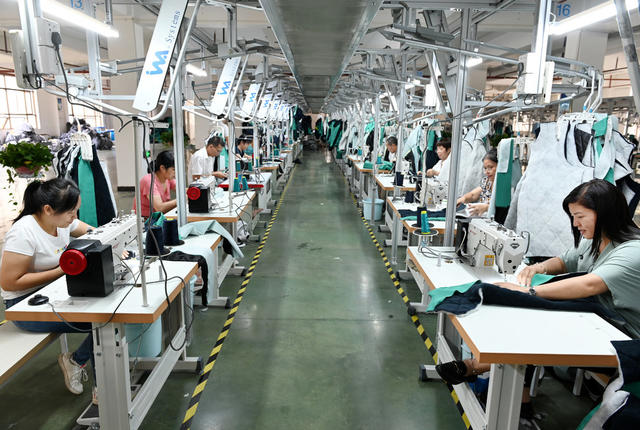 企业 生产 订单产品 产销两旺 工业园区 服饰产品 市场 工业 工人