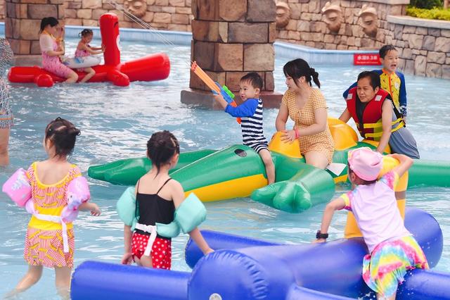 夏日清凉 戏水