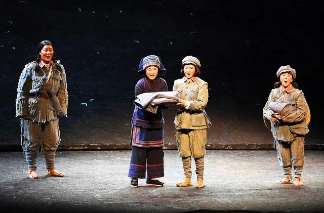 《半条红军被》 首演