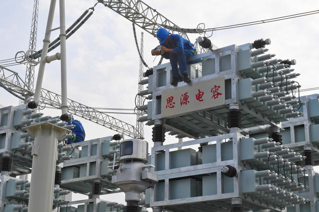 湖南首台 特高压变压器 安装