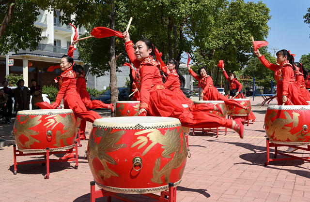  喜迎二十大 文化 文艺活动 欢庆 农村  打鼓  喜庆  文化志愿者
