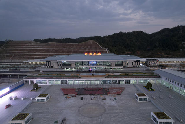 湘西 城市 吉首 高铁