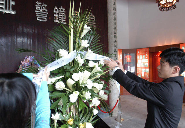 日本创价大学师生长沙拜祭抗日阵亡将士
