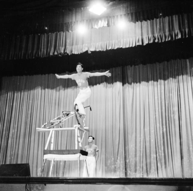 杂技  中山公园