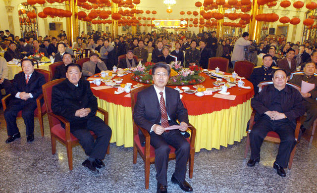 湖南省委省府举行2006年春节团拜会