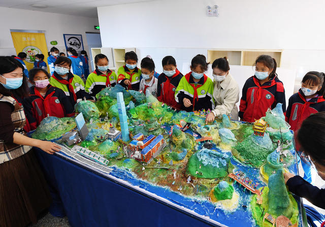 长沙 小学师生 “微缩长沙”立体景观模型