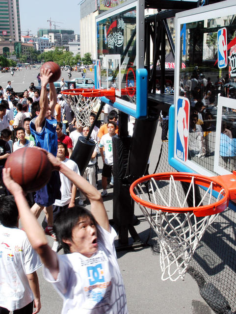 “NBA大篷车”来到长沙