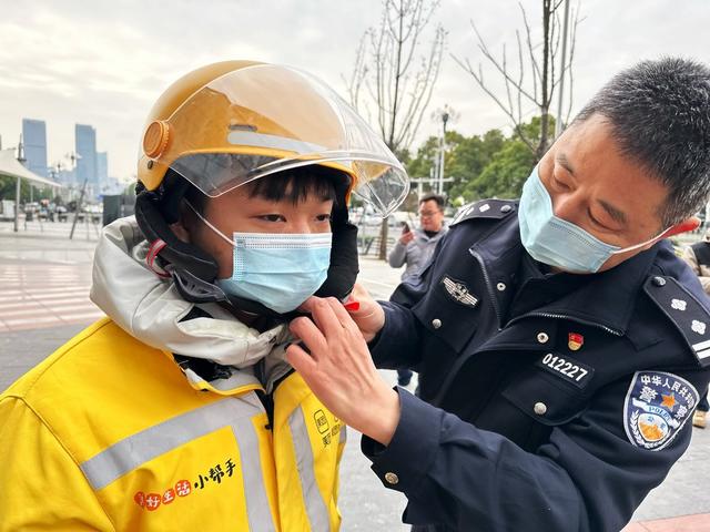 长沙 “122全国交通安全日”宣传