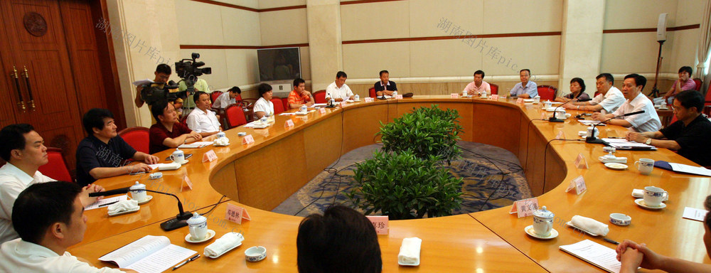 湖南省委举行被提拔重用干部集体谈话会