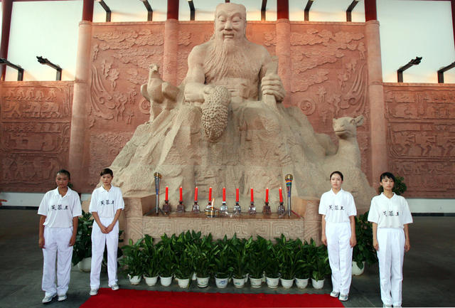湖南省第十届运动会圣火在炎帝陵成功采集