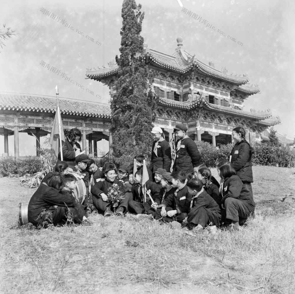  Family members of the martyrs fighting US and aiding Korea