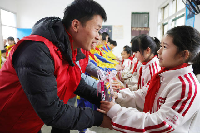 亮亮老师 学雷锋 湖南好人