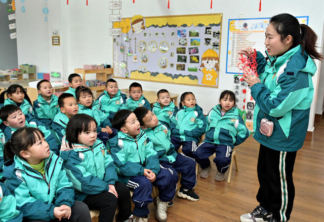 
幼儿教育  幼儿园  儿童  教师  非遗  传统文化 传承 剪纸 
