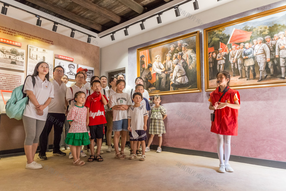 志愿者  锦绶堂  大围山  小学生  讲解  红色旅游