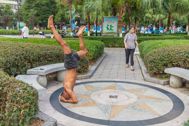 浏阳河  晨练  早晨  舞蹈  武术  游泳  太极  倒立 跑步  步行  器械  瑜伽