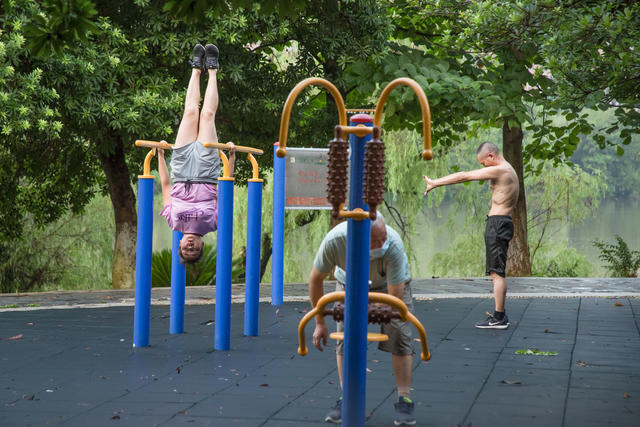 浏阳河  晨练  早晨  舞蹈  武术  游泳  太极  倒立 跑步  步行  器械  瑜伽