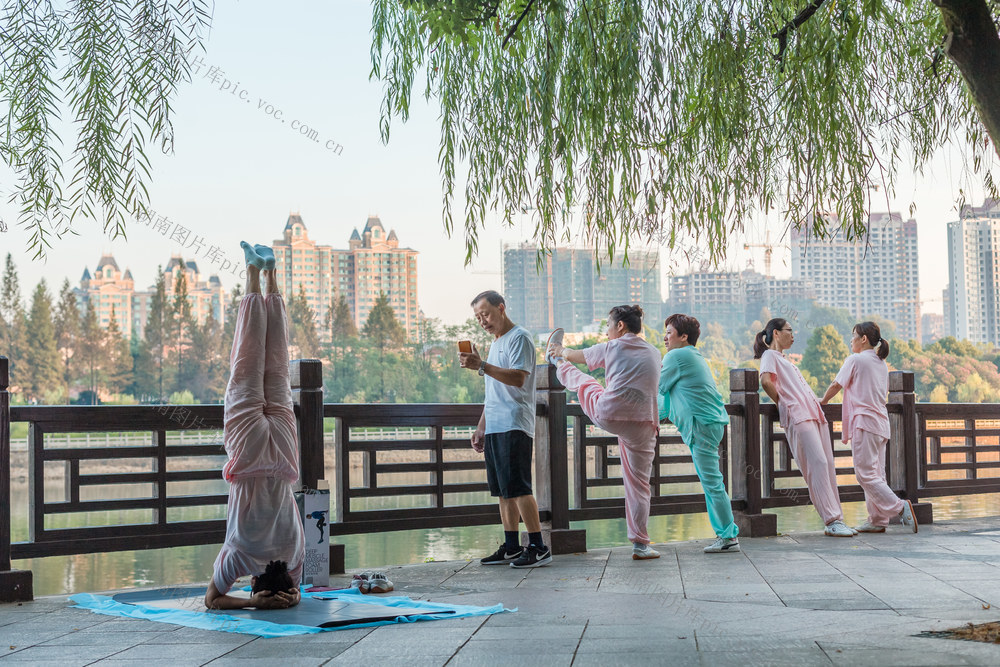  Liuyang River Morning Exercise Morning Dance Wushu Swimming Tai Chi Handstand Running Walking Instrument Yoga