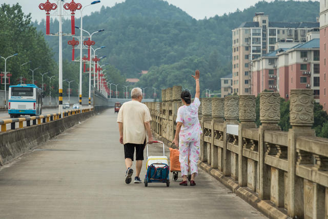 浏阳河  晨练  早晨  舞蹈  武术  游泳  太极  倒立 跑步  步行  器械  瑜伽