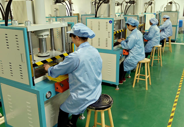 助企纾困 企业  经开区 生产 稳增长 无尘耗材 工人 工业 稳岗用工 