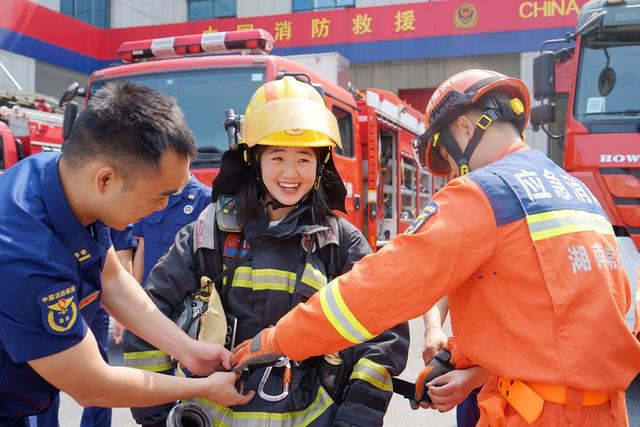 护士,消防员,国际护士节,全国防灾减灾日,你守护健康、我守护安全,防灾减灾