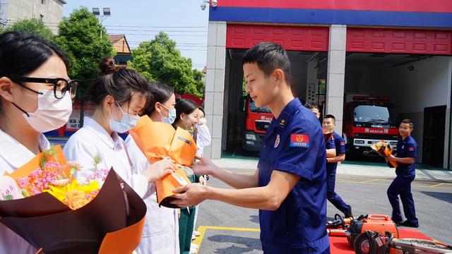 护士,消防员,国际护士节,全国防灾减灾日,你守护健康、我守护安全,防灾减灾