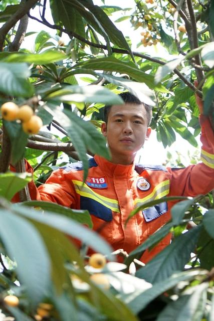 消防员,消防员与大自然合影,创意拍摄,小满节气