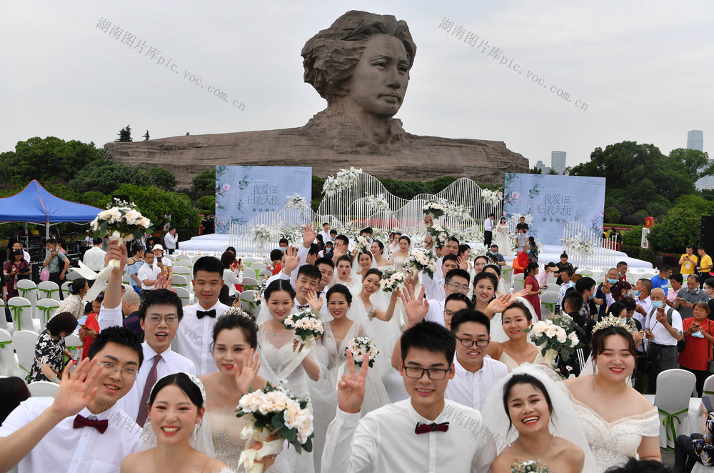  Medical staff's collective wedding Juzizhoutou 520 angels in white