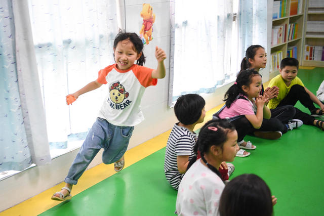 慈爱园 园长妈妈 文化生活 小学生 集中养育 扶教 学习