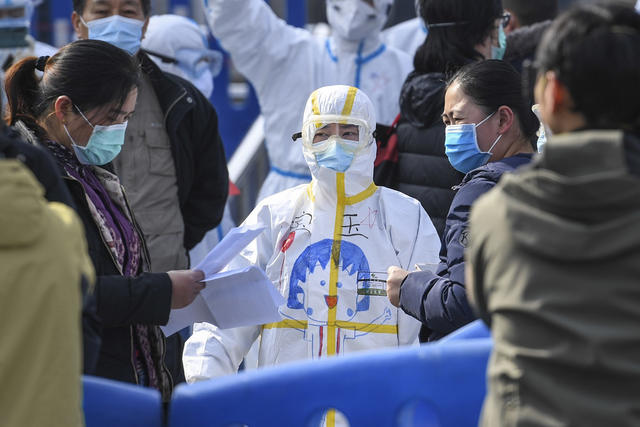 武昌方舱医院 出舱 医护人员 康复 治愈者 道别