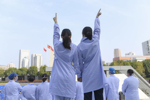武昌方舱医院 出舱 医护人员 康复 治愈者 道别