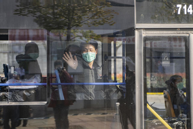 武昌方舱医院 出舱 医护人员 康复 治愈者 道别