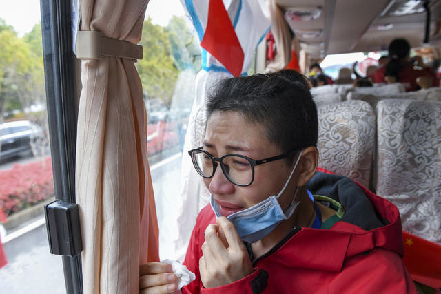 湖南医疗队 黄冈 送别 致敬英雄 送行队伍 医护人员 红旗