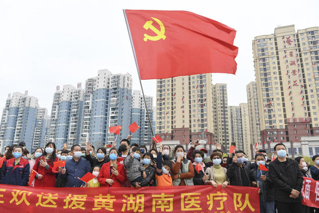 湖南医疗队 黄冈 送别 致敬英雄 送行仪式 医护人员 红旗 市民 防护服