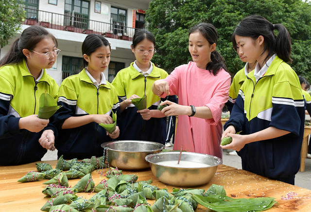 包棕子 迎端午 劳动实践 传统文化 端午节 传统习俗 教育  传统节日 学校 学生