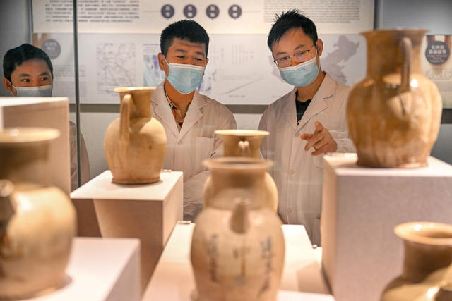 文物医生 文物修复 长沙市博物馆 历史文化 青铜器 陶器 现代科技