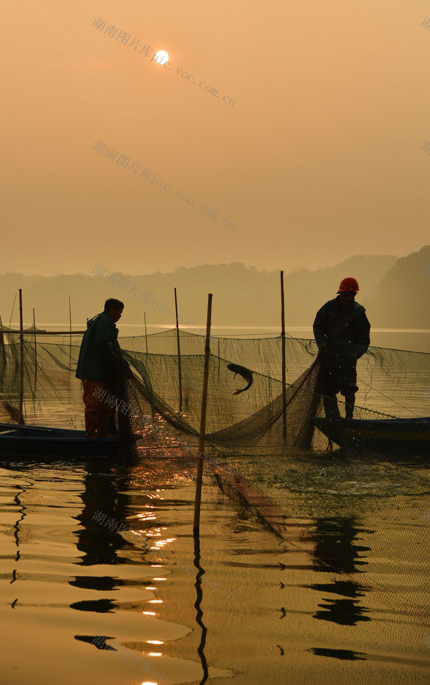  Dongting Lake fishermen go ashore to change their jobs to the fishing sanyanqiao fishery in the Yangtze River basin