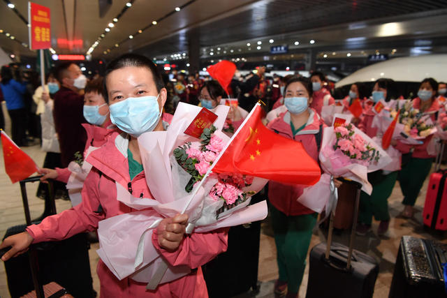 首批援鄂医疗队 长沙南站 返乡 新冠疫情 致敬英雄 