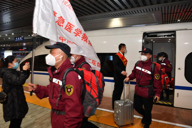首批援鄂医疗队 长沙南站 返乡 新冠疫情 致敬英雄 