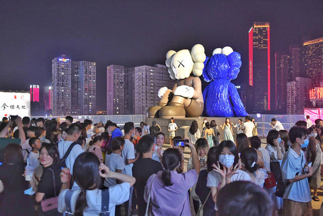 夜经济 长沙 IFS 黄兴广场 步行街 国庆小长假 旅游 雕塑