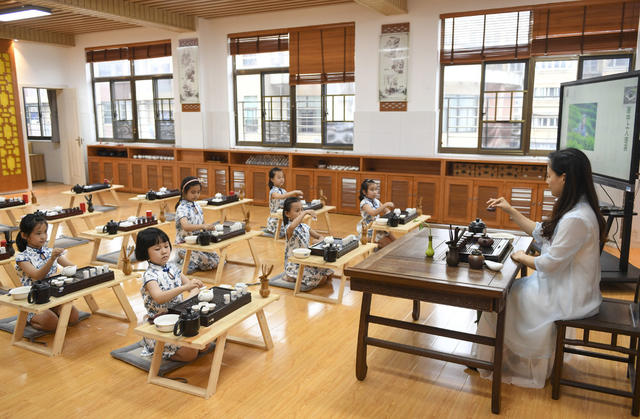 国际茶日 茶文化 茶道 茶艺社团 学习 小学生 中华文化 敬老尊贤 礼仪