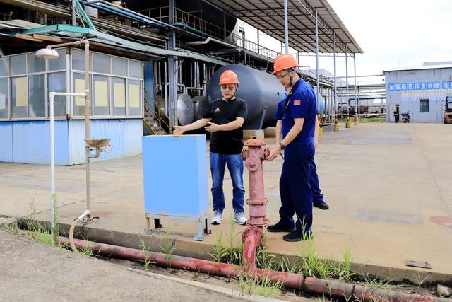危化企业消防安全隐患排查行动,消防监督检查,消防安全“防火墙”,国鸿化工的消防供水系统进行严检细查